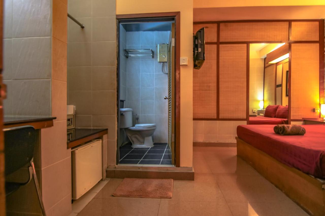 Bar Oz Riverside Guesthouse Phnom Penh Exterior foto