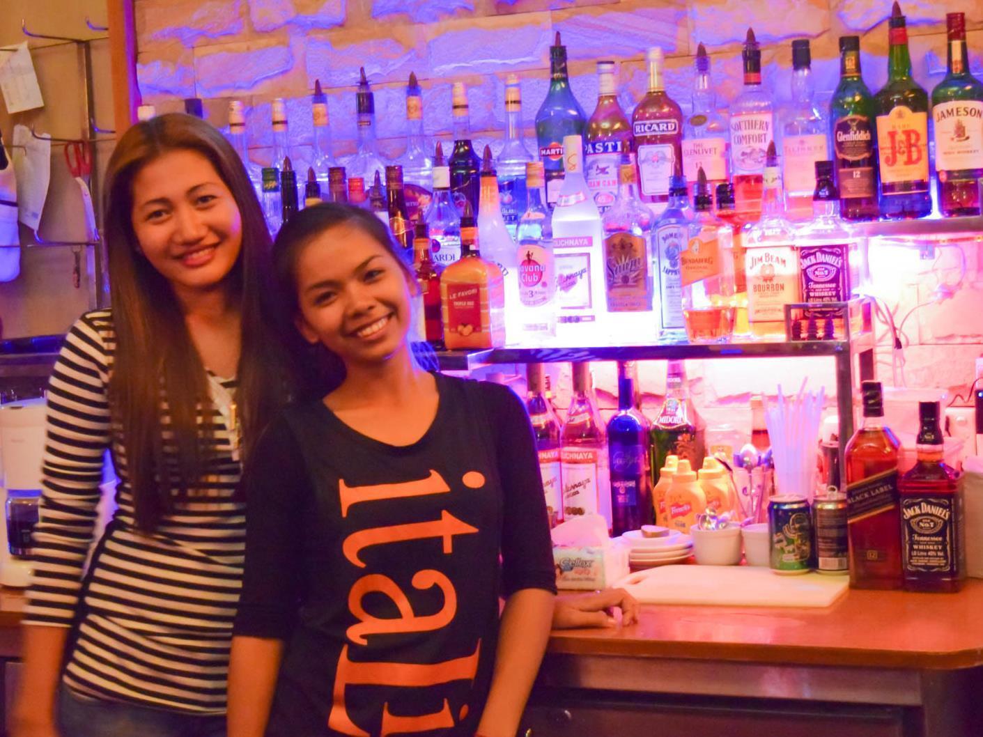 Bar Oz Riverside Guesthouse Phnom Penh Exterior foto