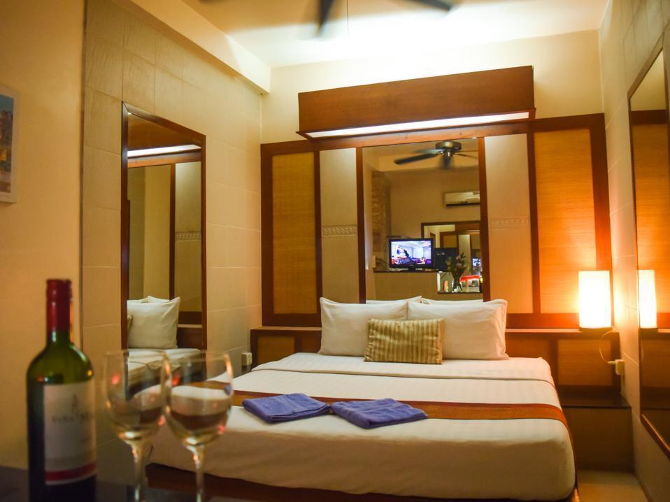 Bar Oz Riverside Guesthouse Phnom Penh Exterior foto