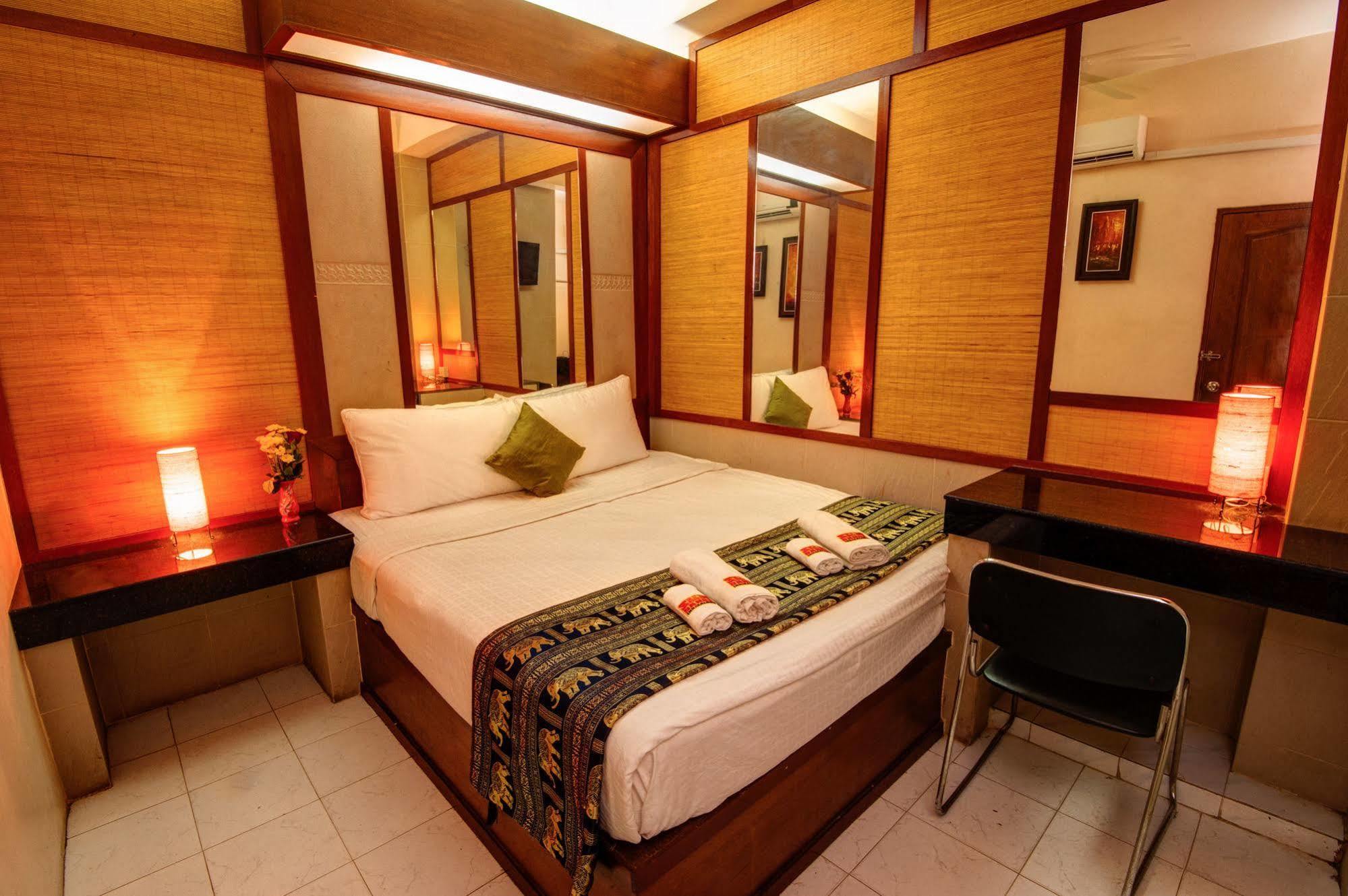 Bar Oz Riverside Guesthouse Phnom Penh Exterior foto