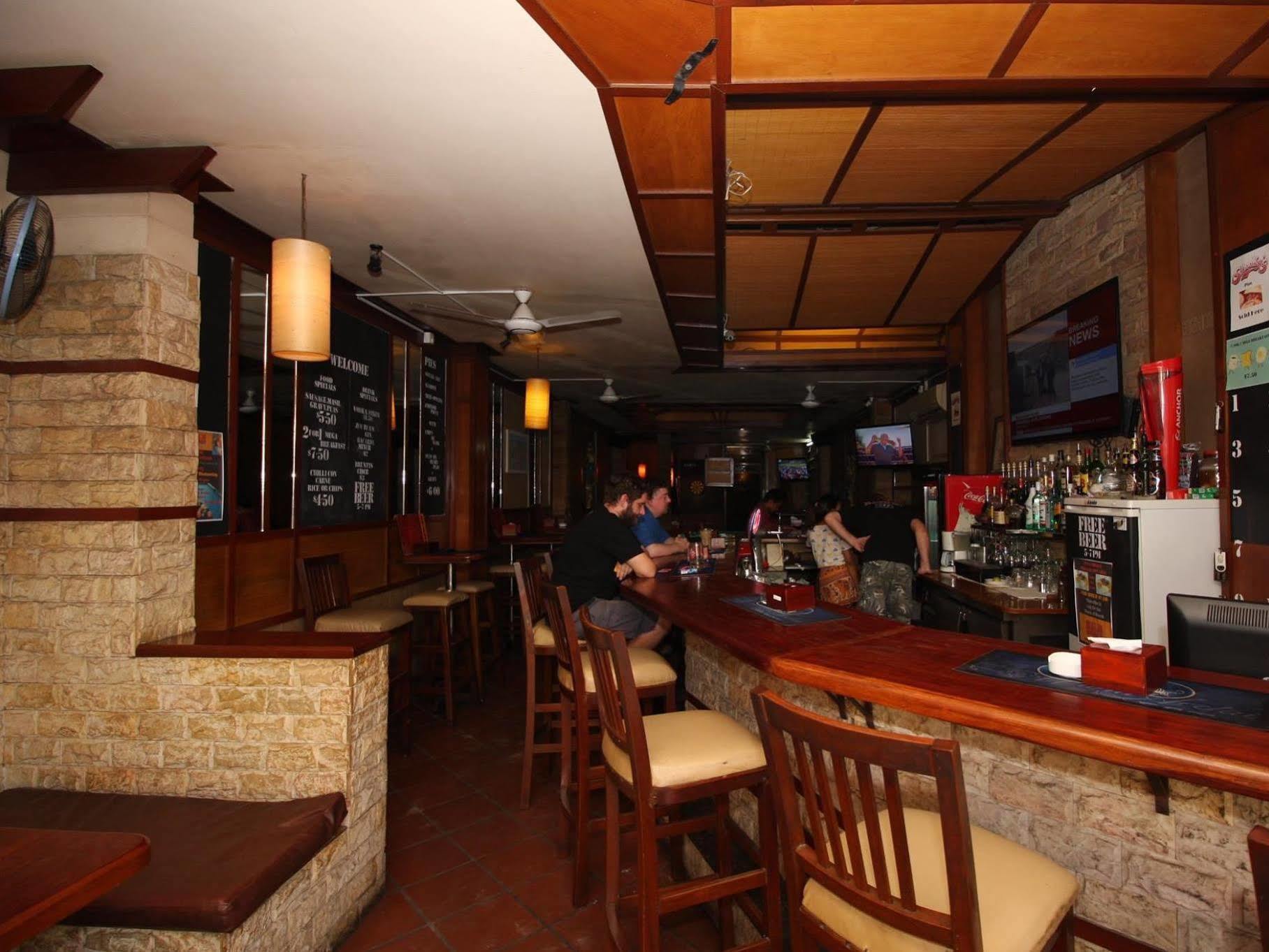 Bar Oz Riverside Guesthouse Phnom Penh Exterior foto